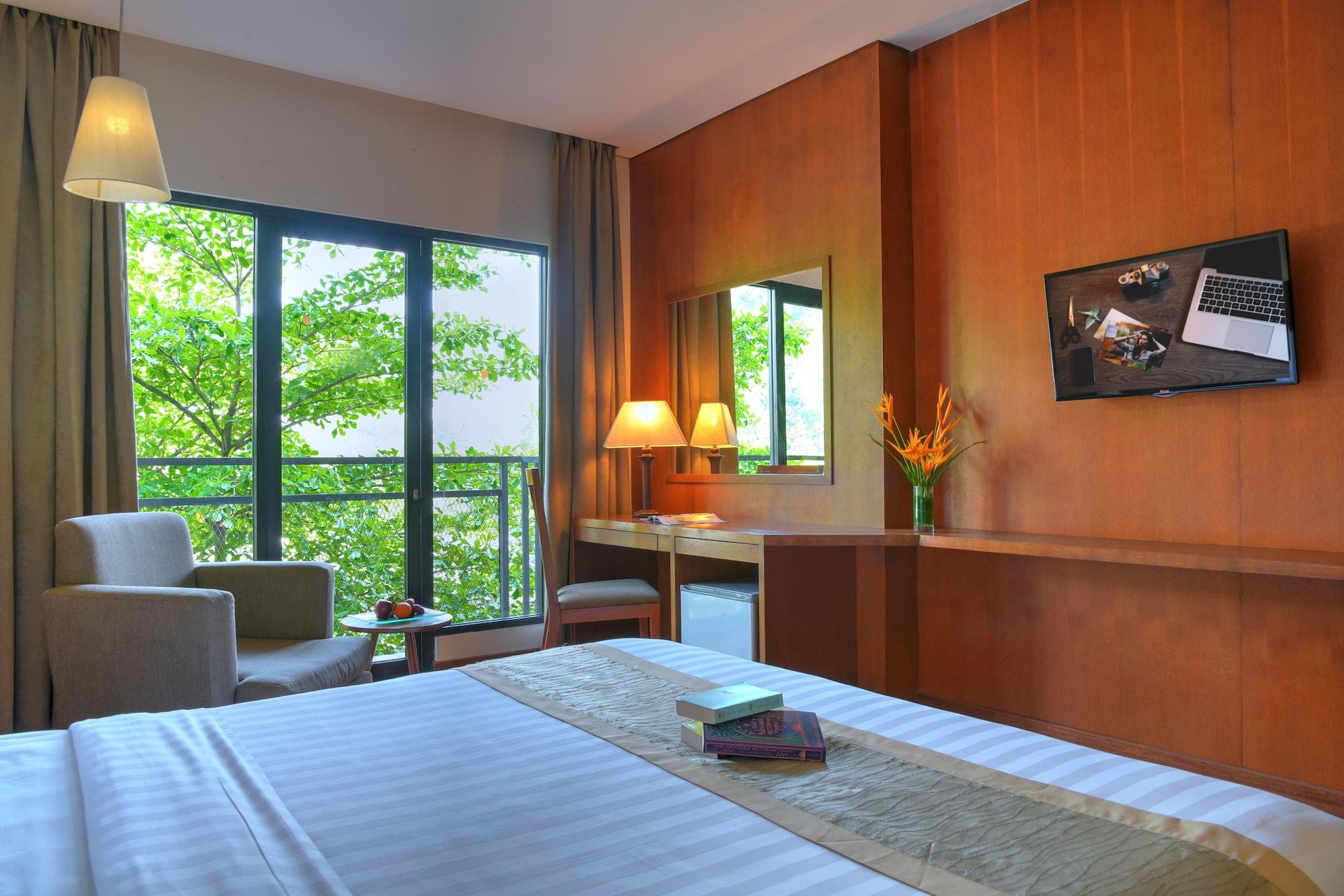 Oak Tree Emerald Hotel & Coventions Semarang Exterior photo