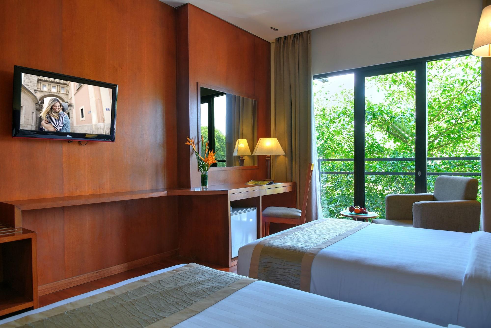 Oak Tree Emerald Hotel & Coventions Semarang Exterior photo