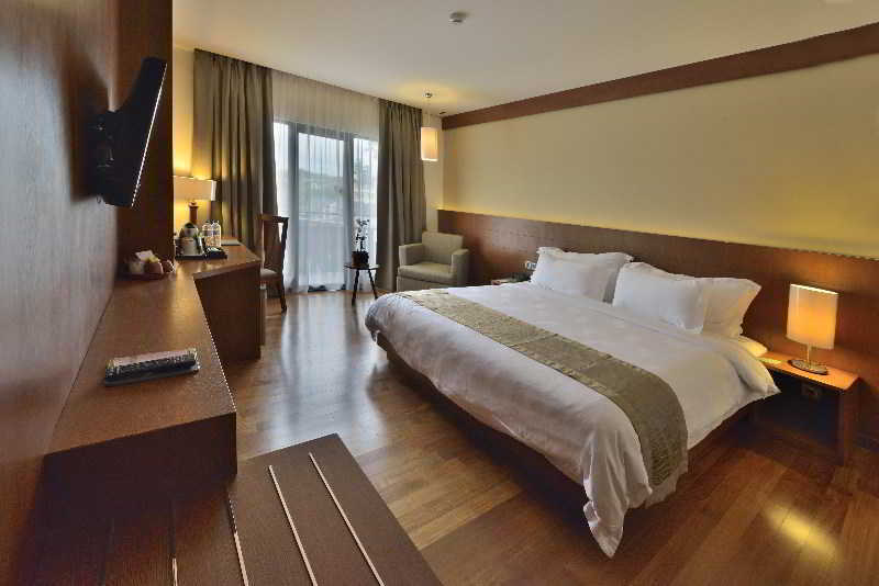 Oak Tree Emerald Hotel & Coventions Semarang Exterior photo